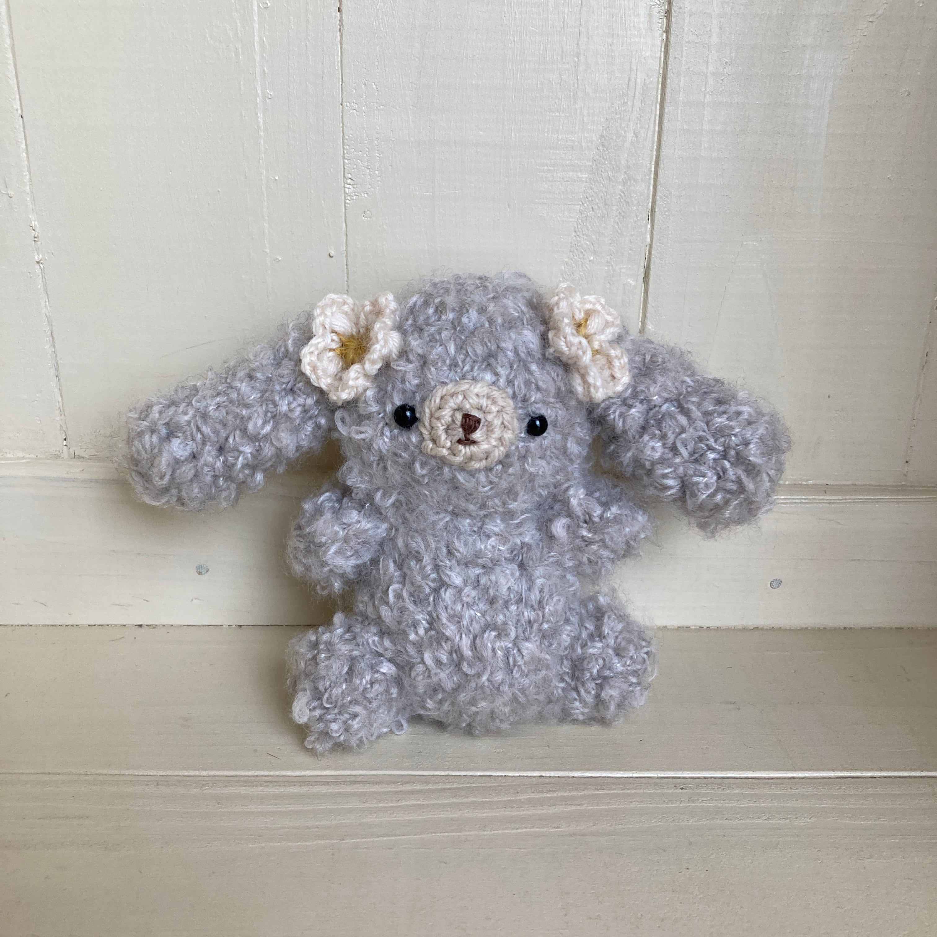 ふわふわロップイヤー」｜あみぐるみうさぎ｜ぬい撮りにぴったりの癒し