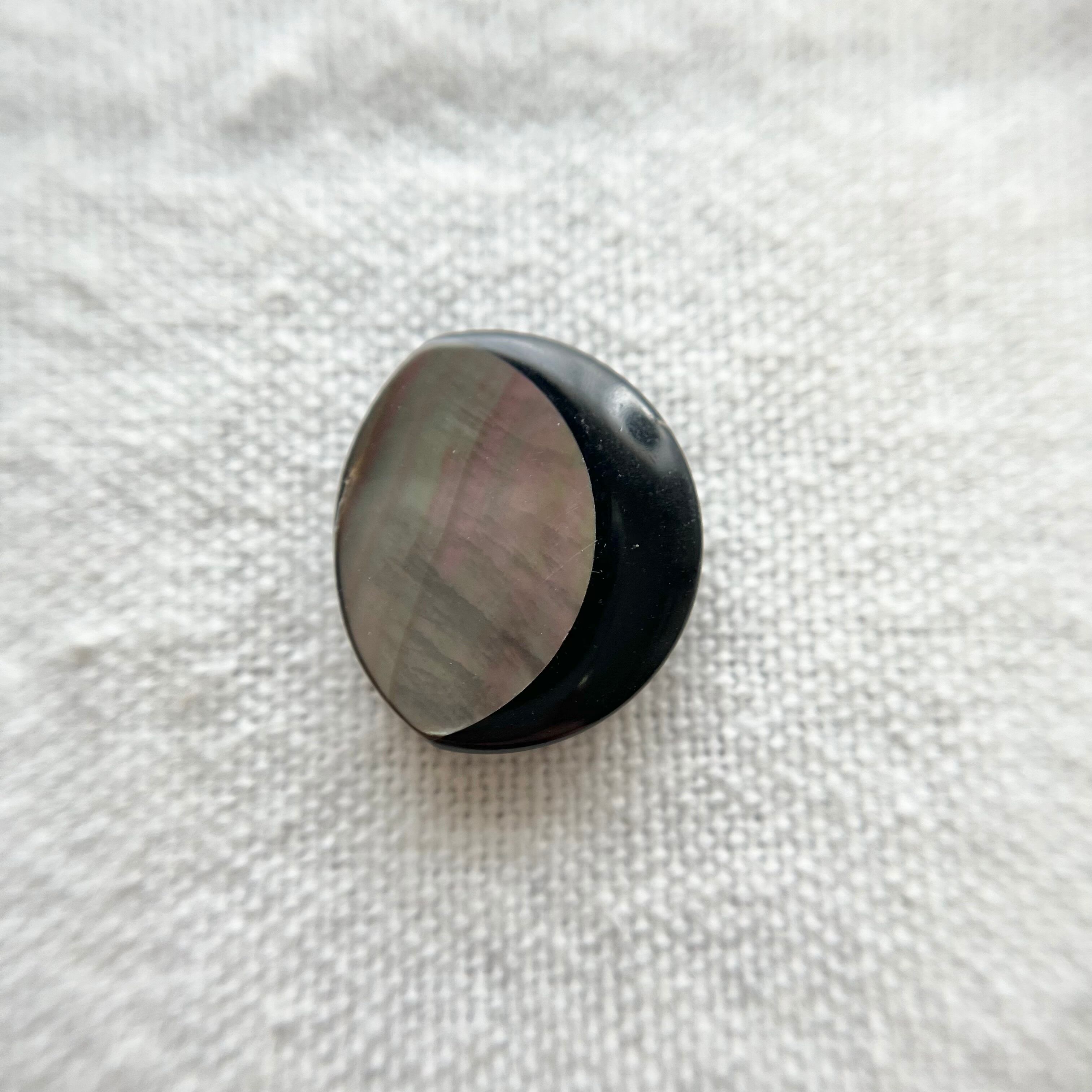 変形オーバル×黒蝶貝 18㎜