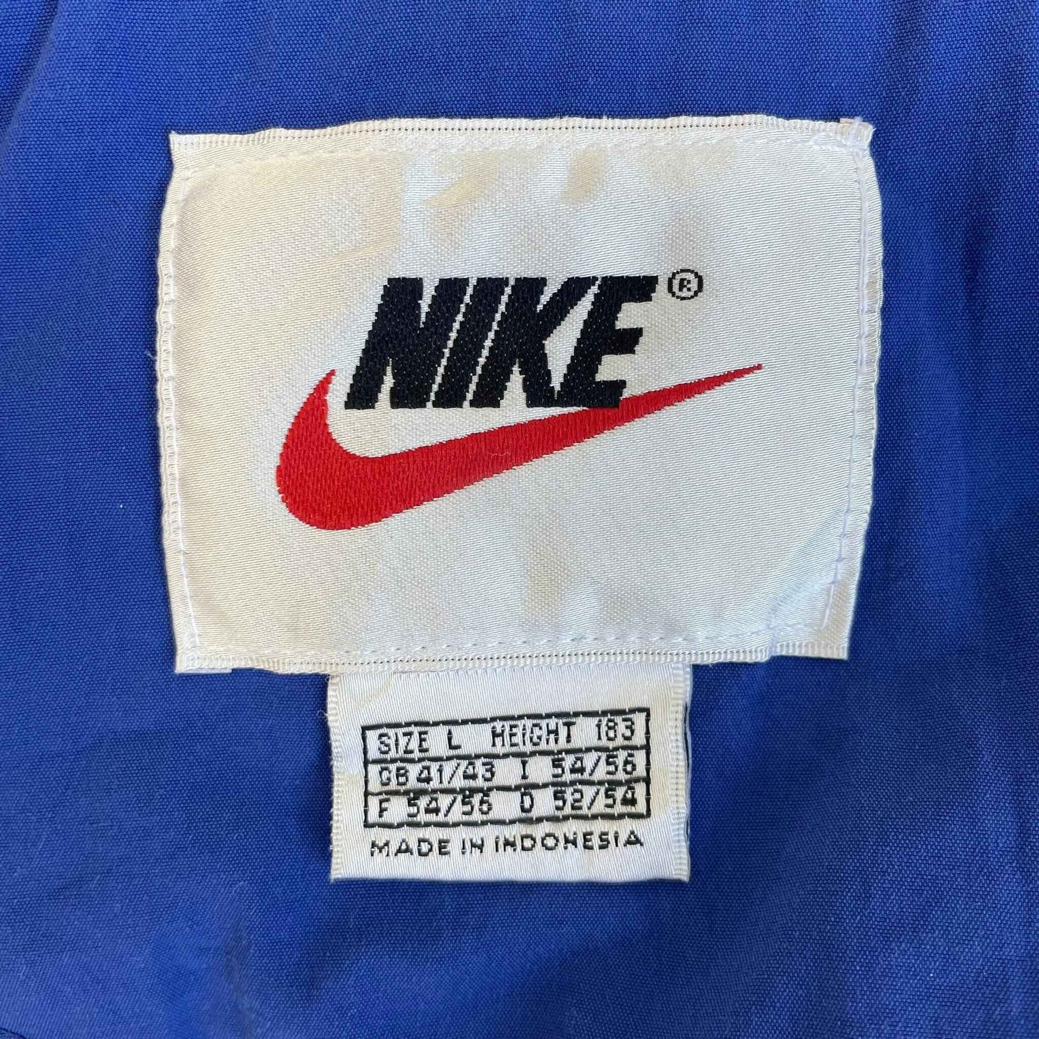 オランダ代表】ナイキ ナイロンジャケット 刺繡ロゴ KNVB 白タグ オランダ代表】ナイキ ナイロンジャケット 刺繡ロゴ KNVB 白タグ