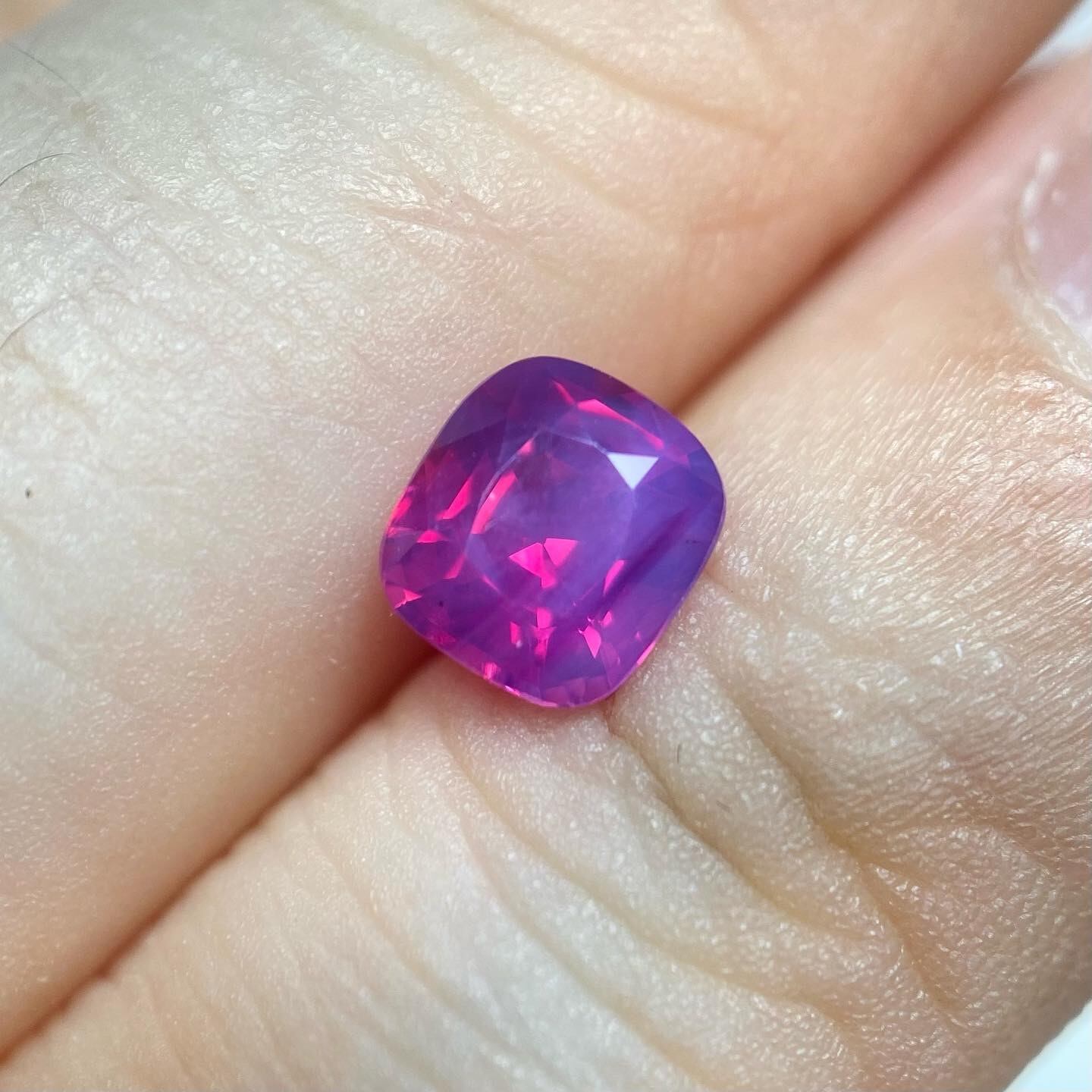 癒しと情熱の同居する 美サファイア