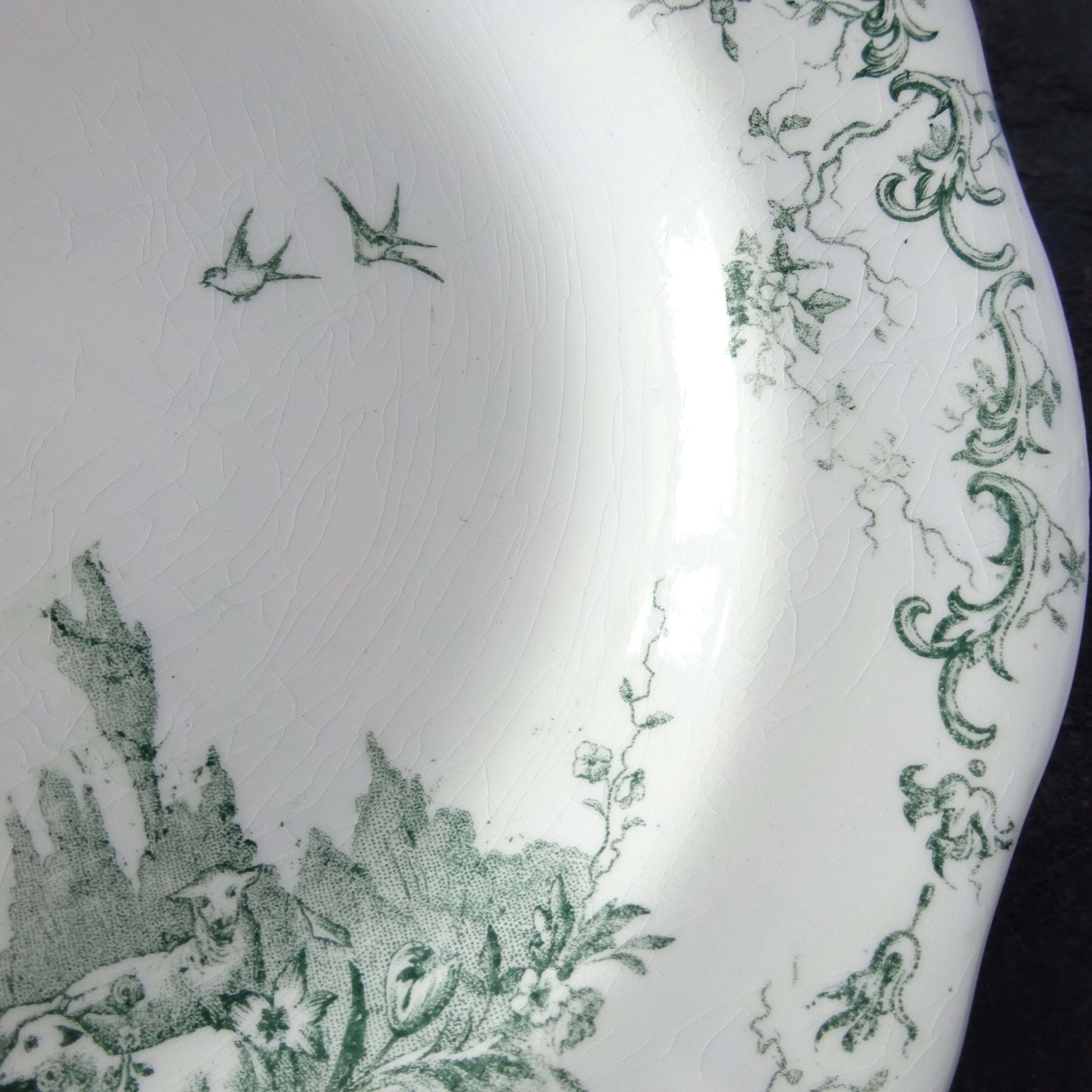 ☆TERRE de FER PORCELAINE OPAQUE DE GIEN modèle 《IDYLLE》 assiette demi creuse (C)