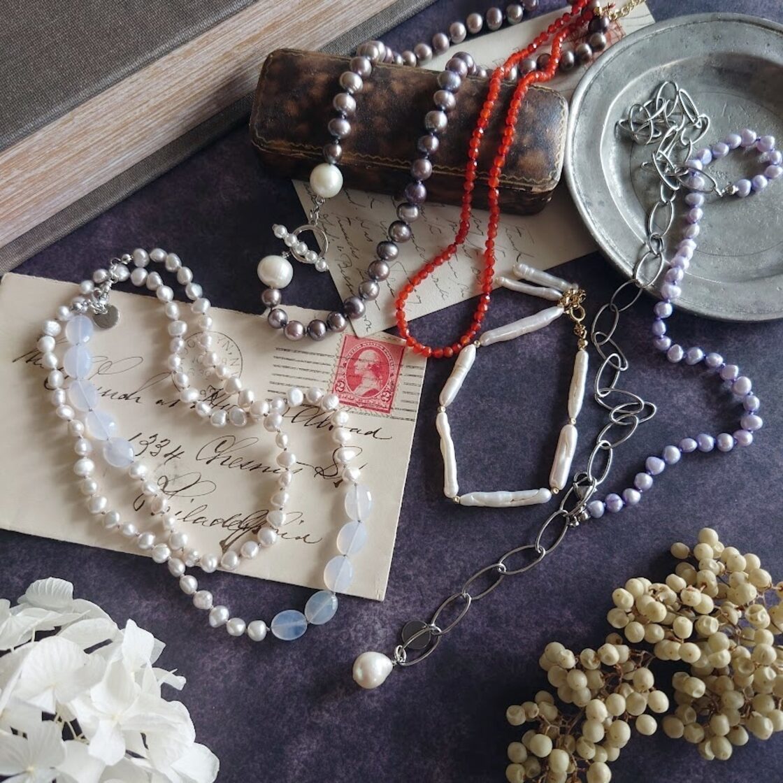 シックなカラーパールのボリュームデザインネックレス/留め具も可愛い 
