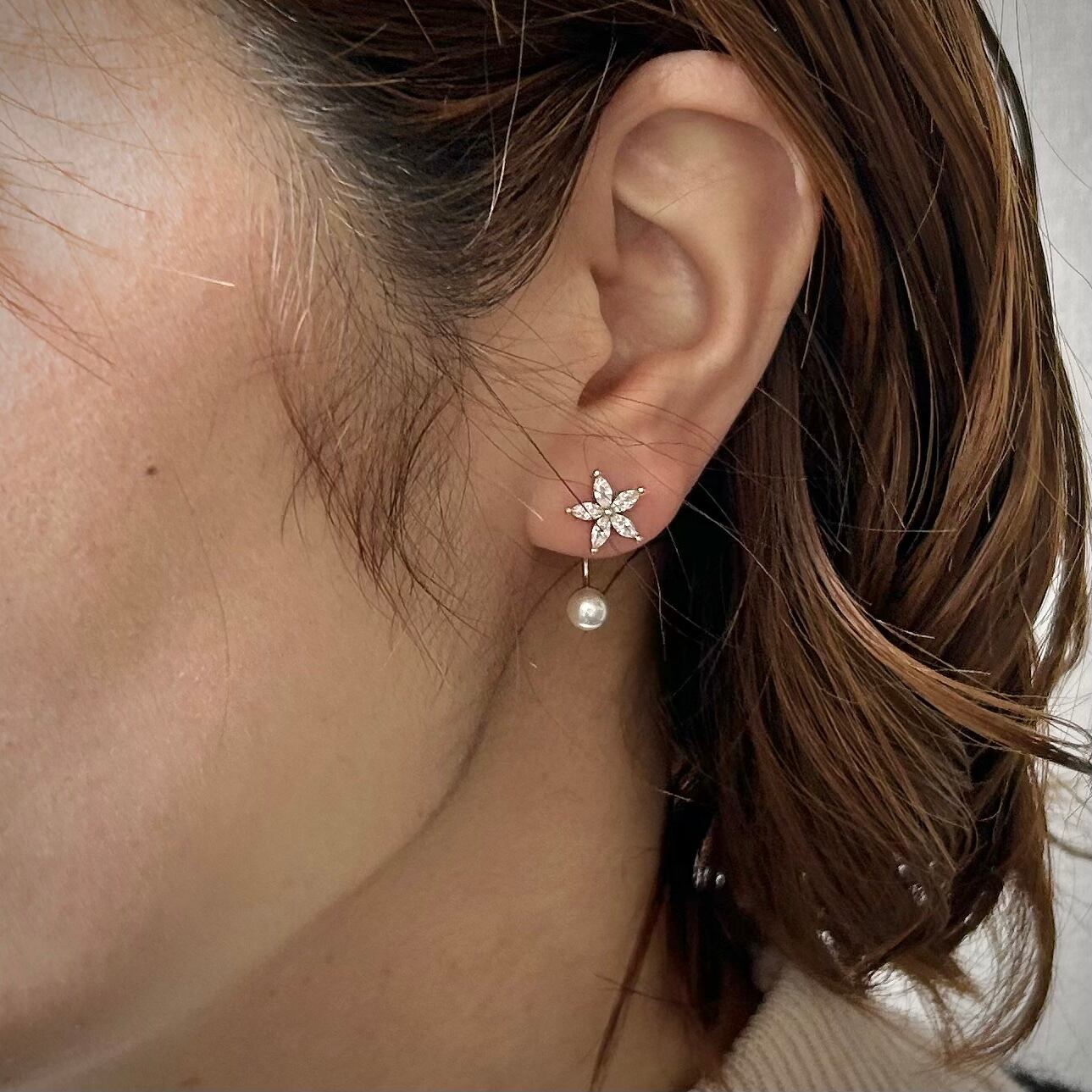 チタンポストピアス：パールフローラ バックキャッチピアス 星 パール 