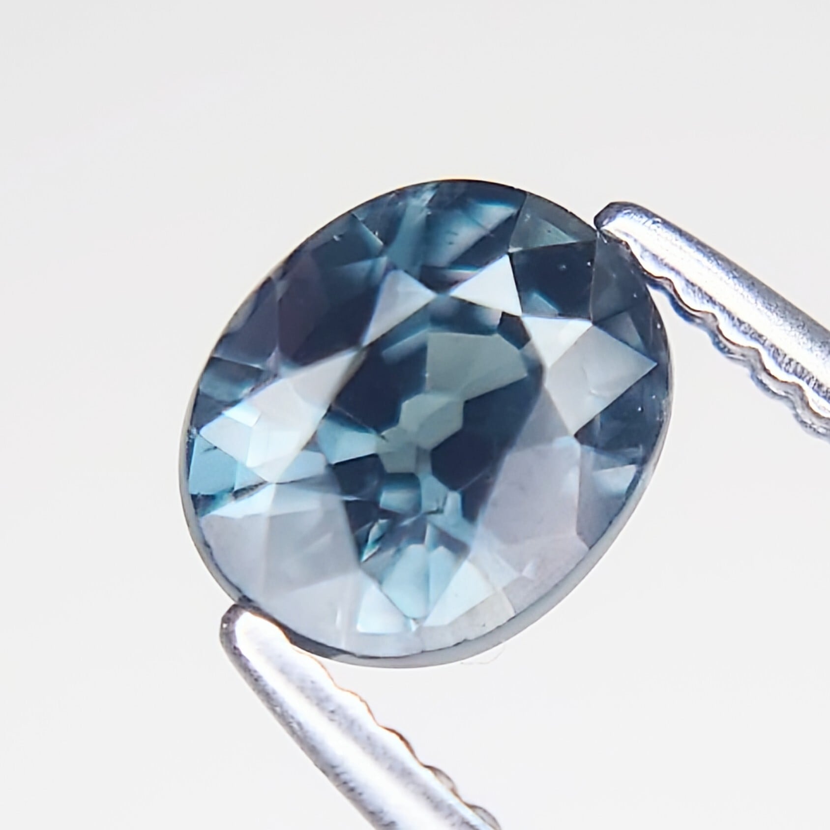希少 Bekily Blue Garnet color change type 0.601ct JGGLソ付 ルース