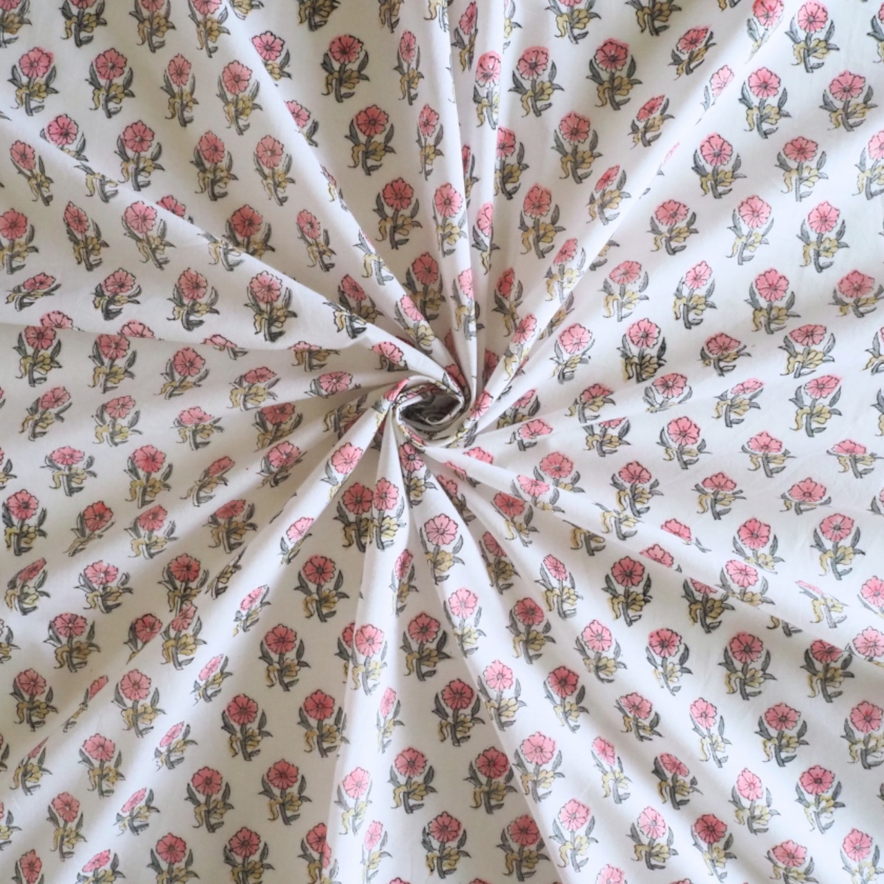 ブロックプリント生地【50cm単位】インド綿 小花柄 白×ピンク×カーキ #56810-WT1