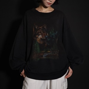 90s' over silhouette wolf print design fade black color sweat