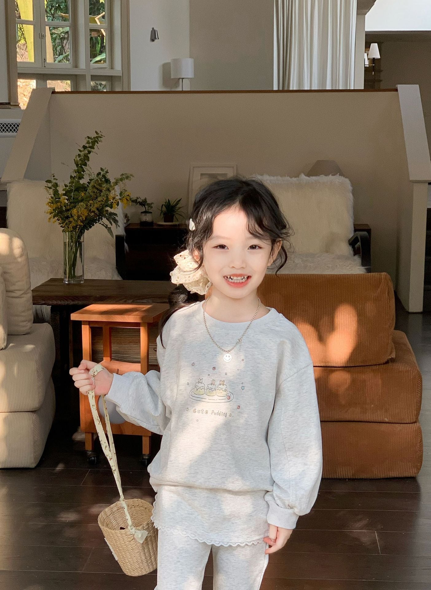 スカート付フレアパンツ×イラストトレーナー　セットアップ