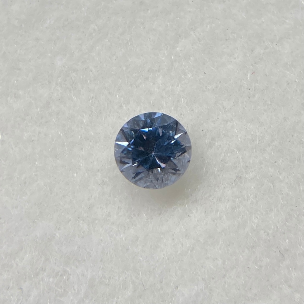 丸いスピネル  約3.3mm r-0445
