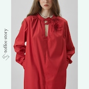 赤の記憶をまとう軌跡：フラワーシャツワンピース《XU0267》