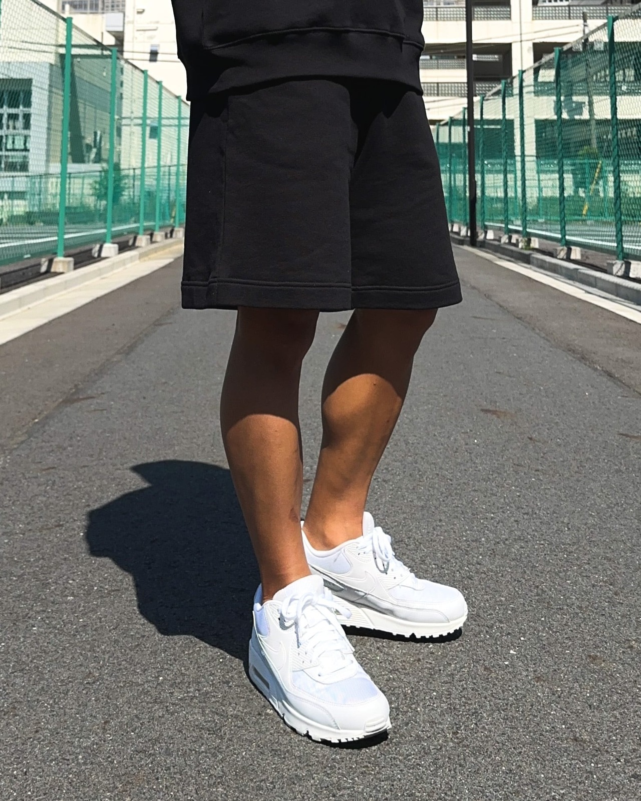 BASIC ONE POINT LOOSE FIT SWEAT SHORTS - BLACK