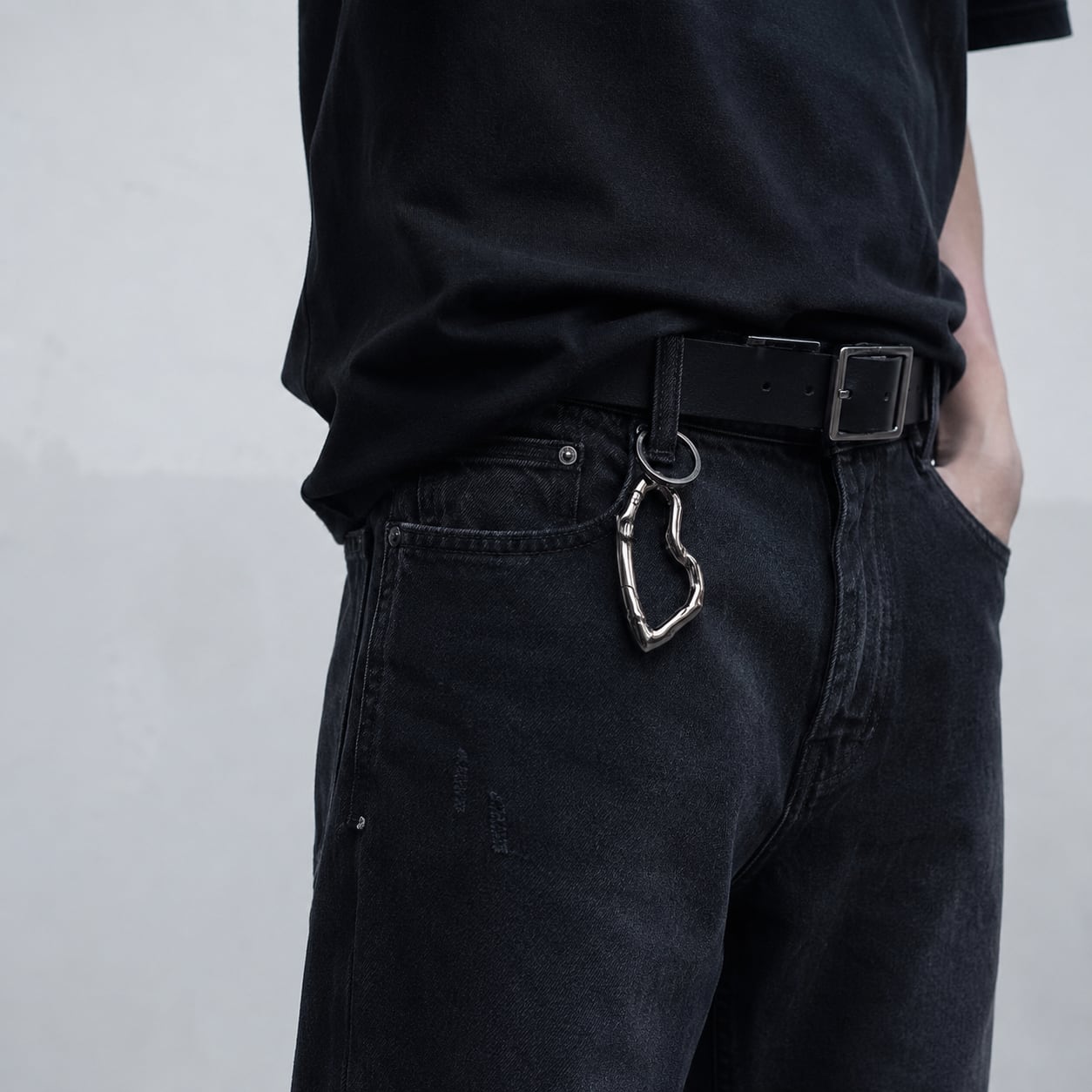 Twisted carabiner