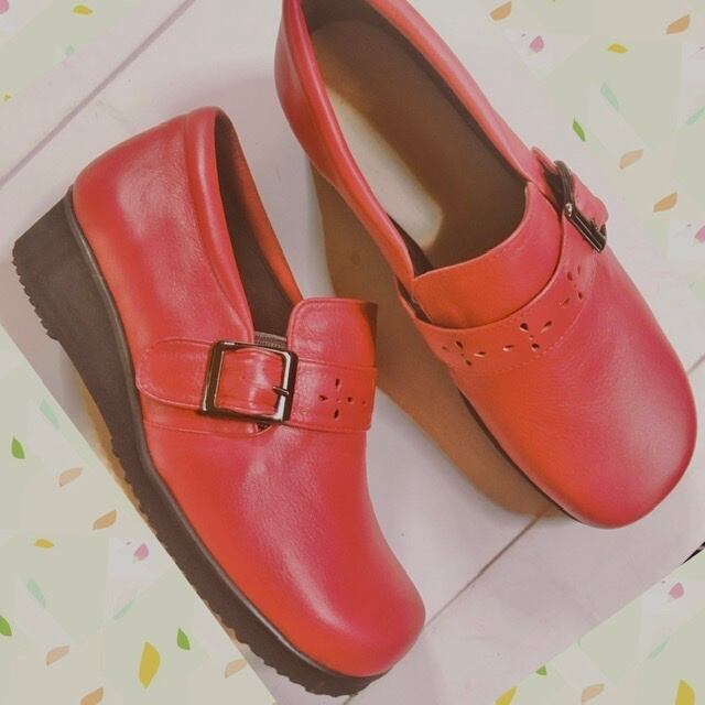 パンチングベルトカジュアルシューズ