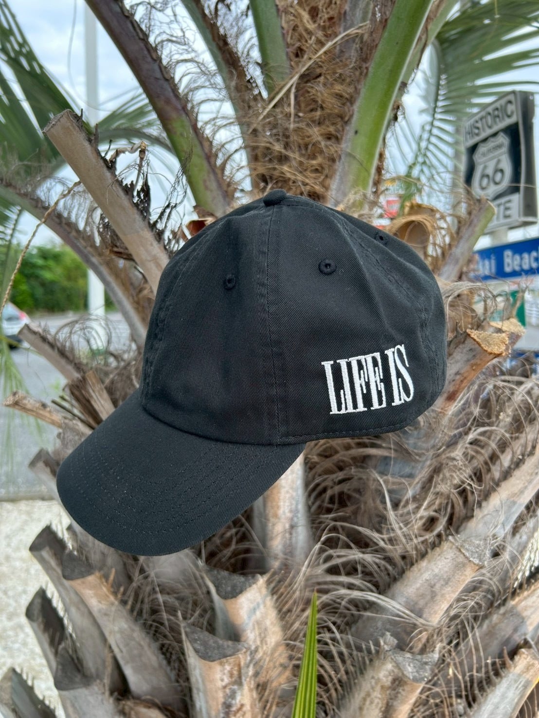 LIFE is 刺繍ロゴCAP ￥4,500(￥4,950)