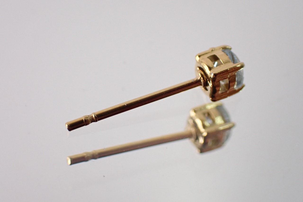 アクアマリンピアス　約3mm　[E10-81]
