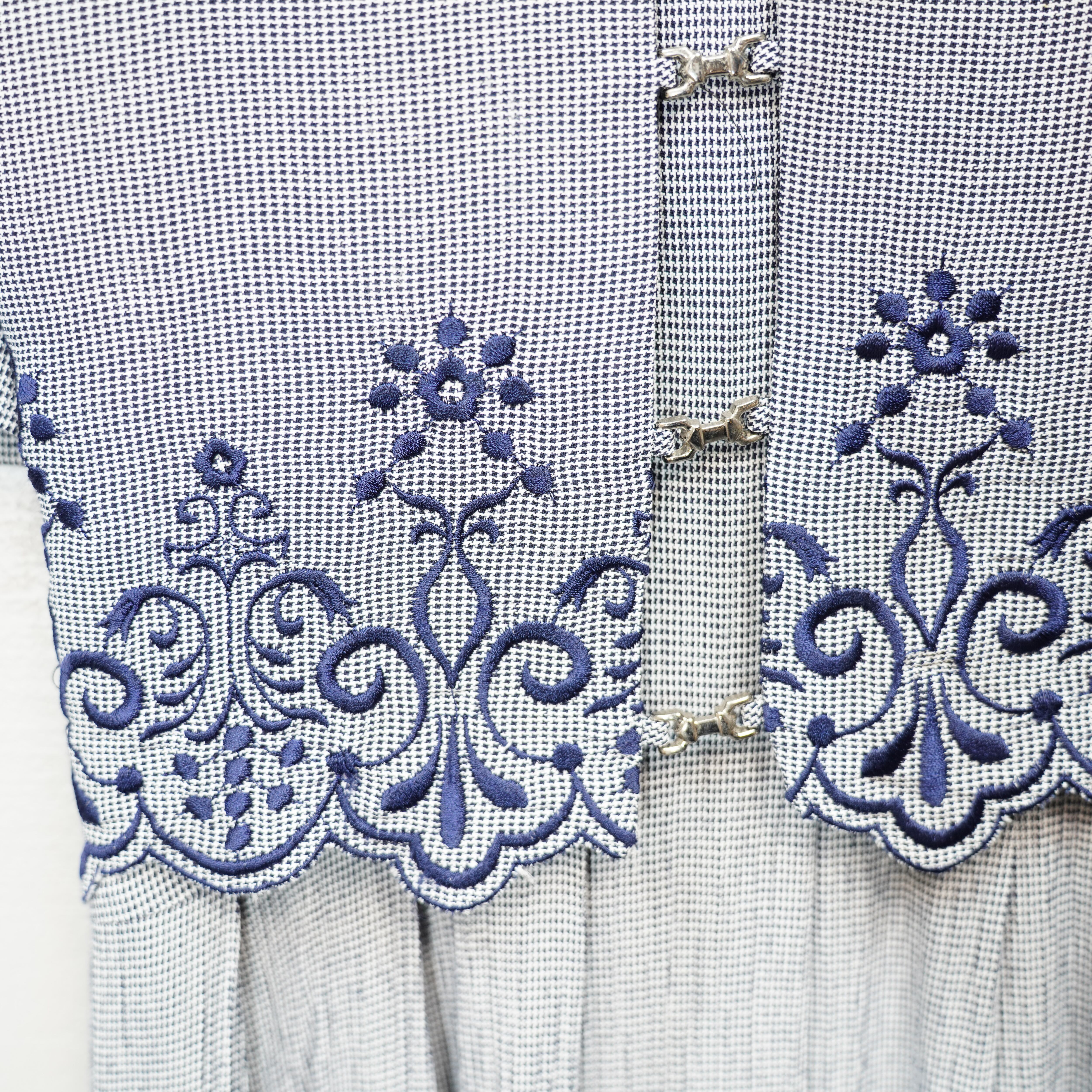 USA VINTAGE PERIWINKLE EMBROIDERY LAYARD DESIGN HALF SLEEVE ONE