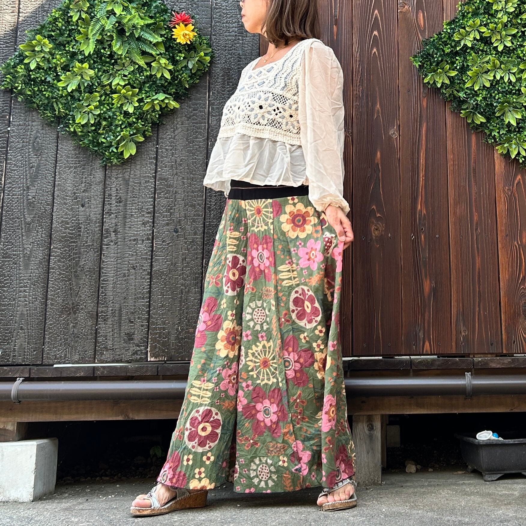 【定価26,400円 新品未使用】花柄 フレアパンツ 未使用タグ付き 花柄 フレアパンツ オーバーオール 90 バラ