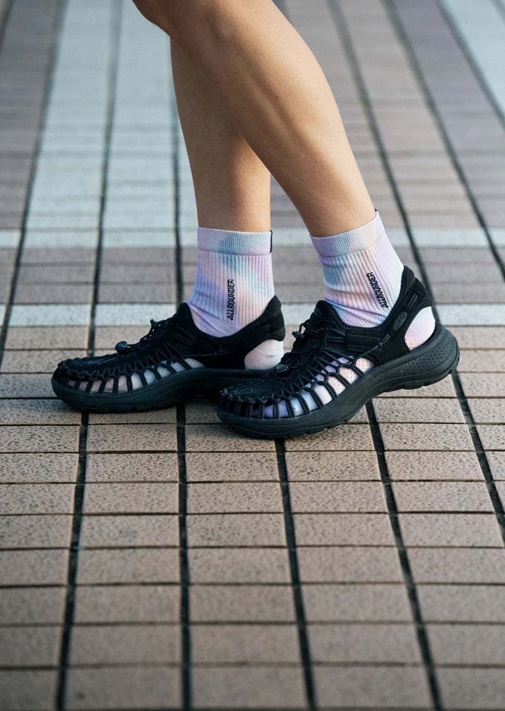 メ*)様 NIKE Air Force 1 Mid Black 28.5cm ハイカットスニーカー「パティ」左右で違う？見る角度で雰囲気が違う