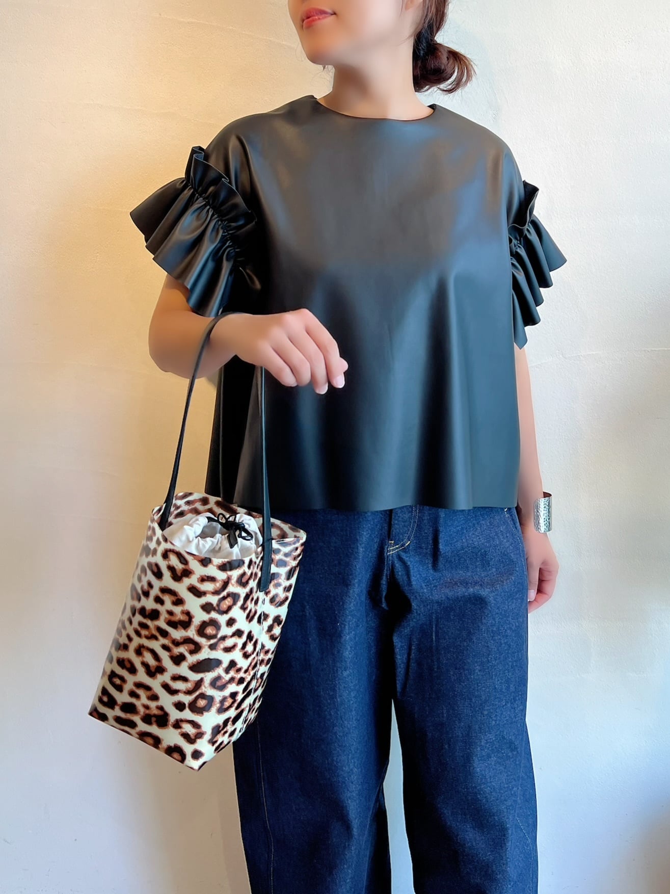 MARGAUX VINTAGE / フェイクレザーフリルPO | anouk