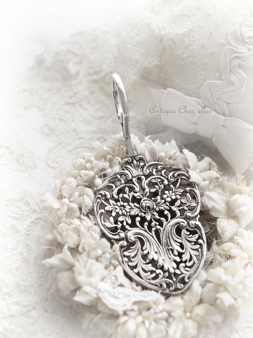 純銀製  エレガントなケーキサーバー