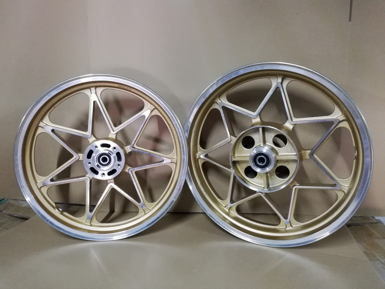 Z400GPフロントホイール もろう