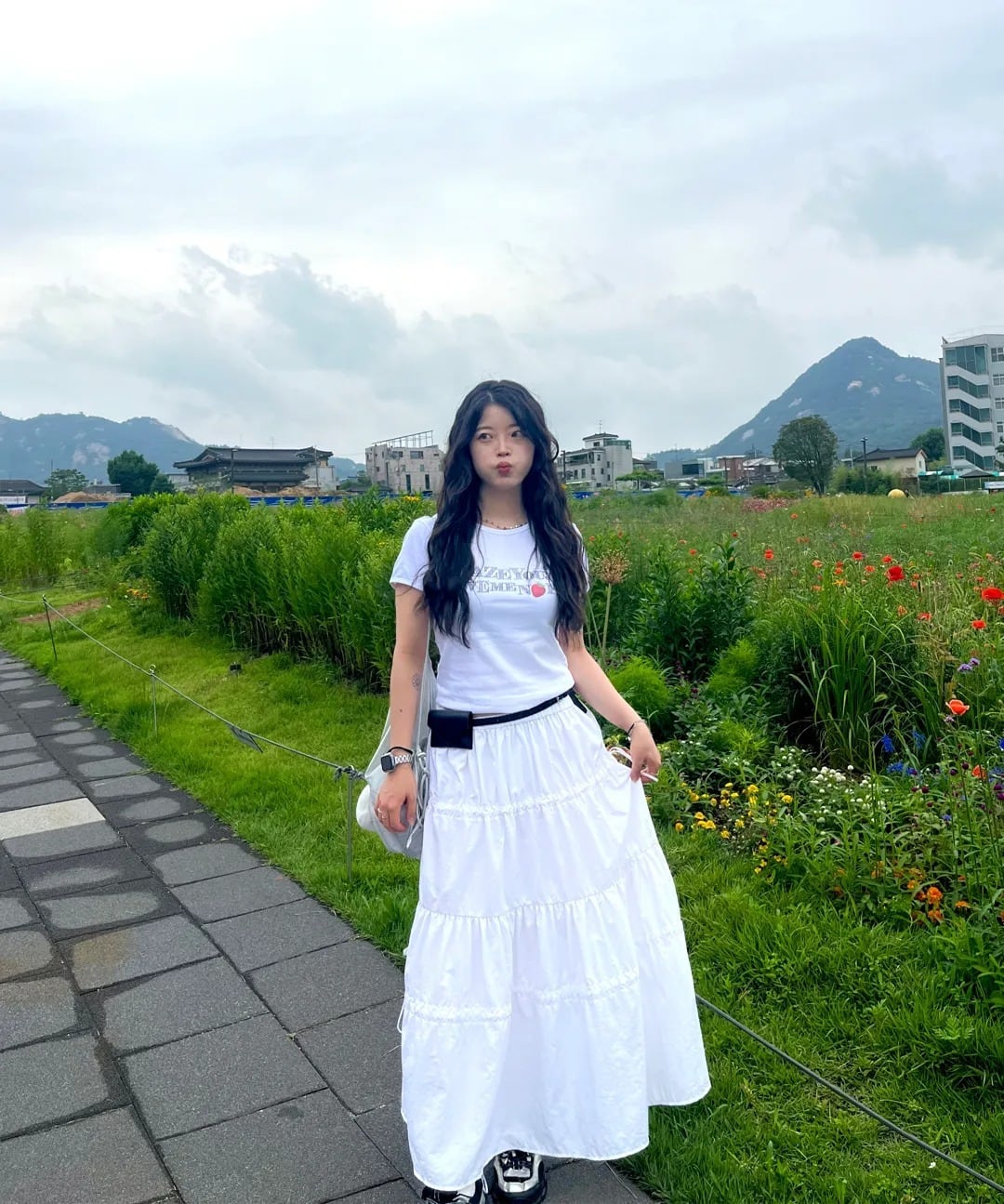 ☆IVE レイ 着用！！【LUVISTRUE】IM STRAWBERRY LETTERING TEE(WHITE