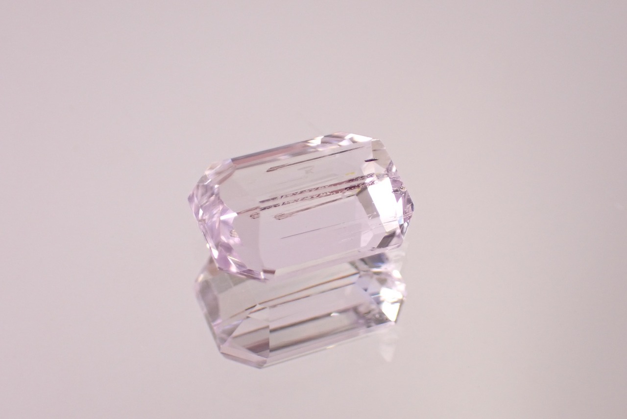クンツァイト(簡易ソーティング付)　3.248ct　[D3-66]