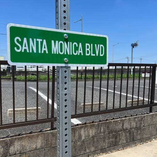 SANTA MONICA BLVD【18in×6in】本場アメリカロードサイン　 看板　ディスプレー　ガレージ　アメリカンハウス ドッグラン　犬　表札