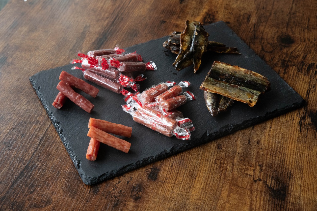 【酒豪プラン】「和歌のめぐみ 有田のみかん酒」一升瓶×2本!!＋肉と魚のおつまみセット【切り抜き酒第十六弾】