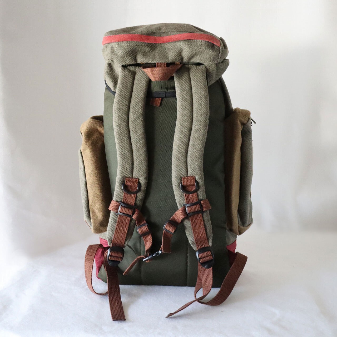 【Deadstock Item】バックパック / Convertible 2WAY Backpack/ スモーキーカーキ×バーガンディ・ボトム