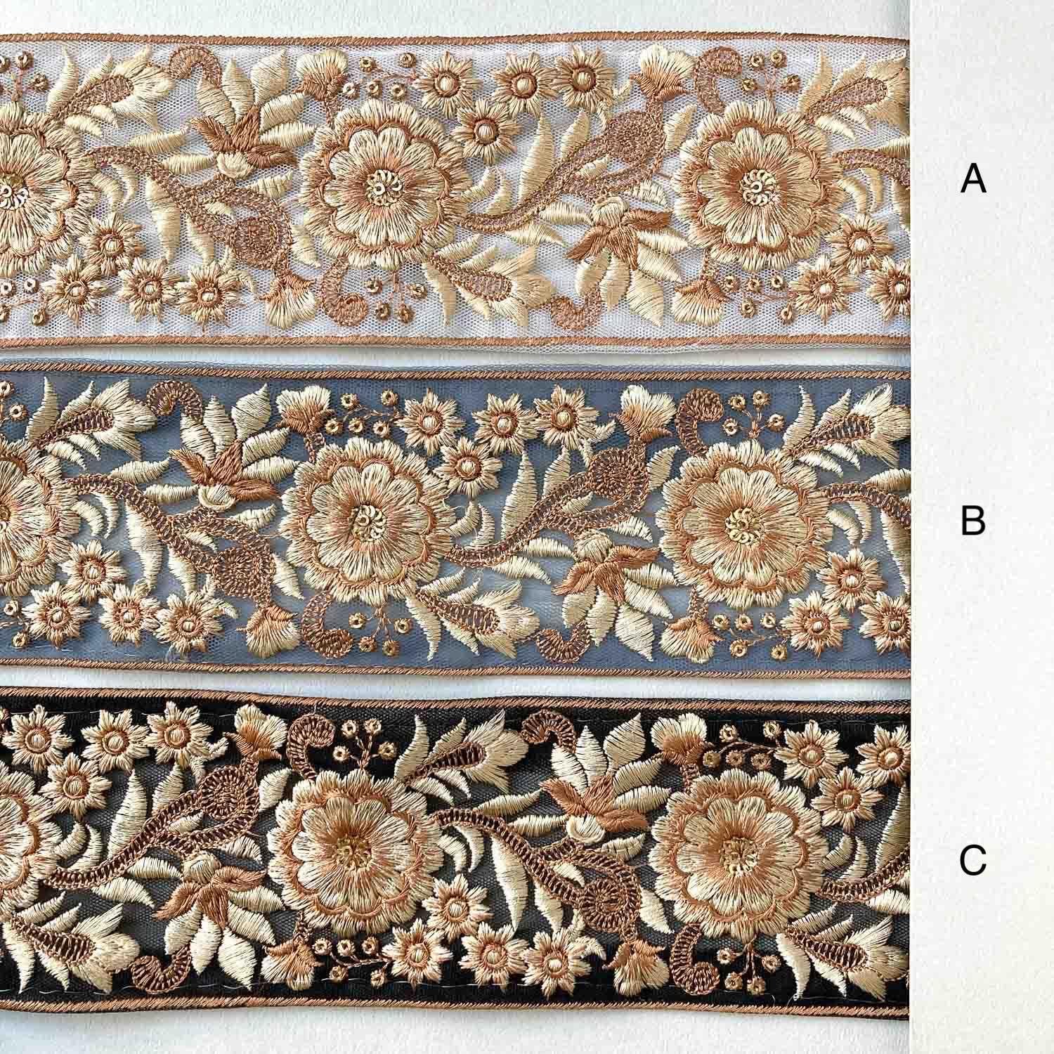 くるんと茎とベージュお花模様の刺繍チュールレース（50cm〜） | Dua