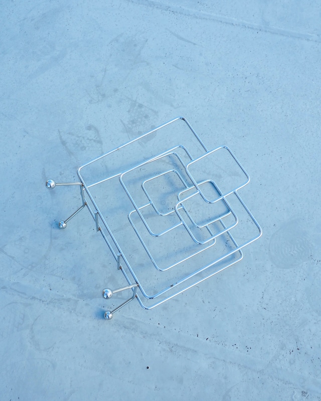 Chrome-plated geometric wireframe magazine rack