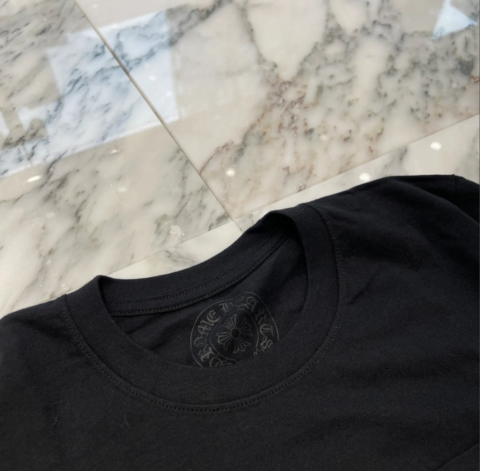 南*侍様 BRING購入　CHROME HEARTS Tee 香港限定 tシャツ CHROME HEARTS / クロムハーツ シューホース Tシャツ 香港 限定 モデル