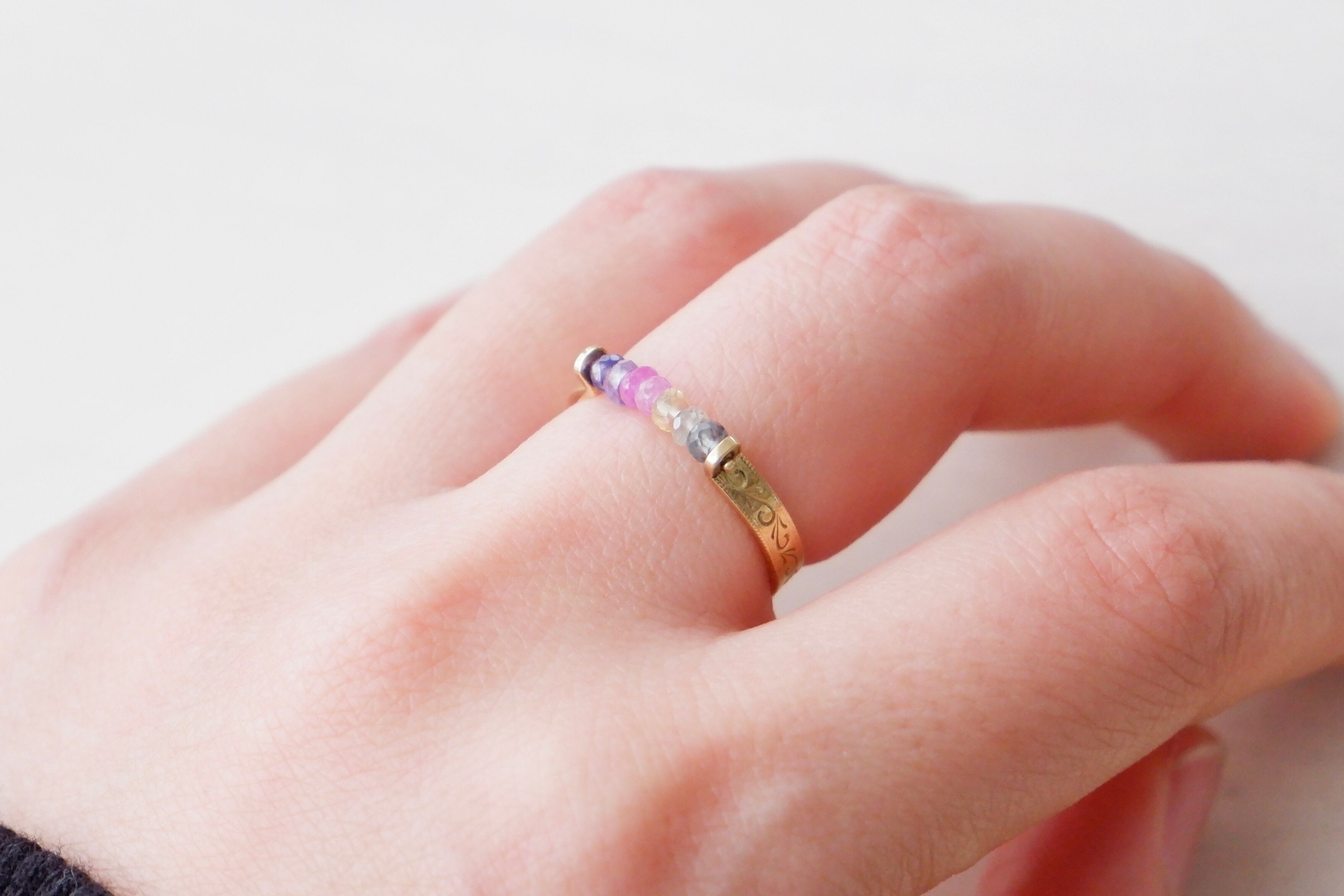 rainbow Line ring #11 K18YG / 虹色リング ＜マルチカラー・サファイア＞ | 秋山貴金属装身具店 powered by  BASE