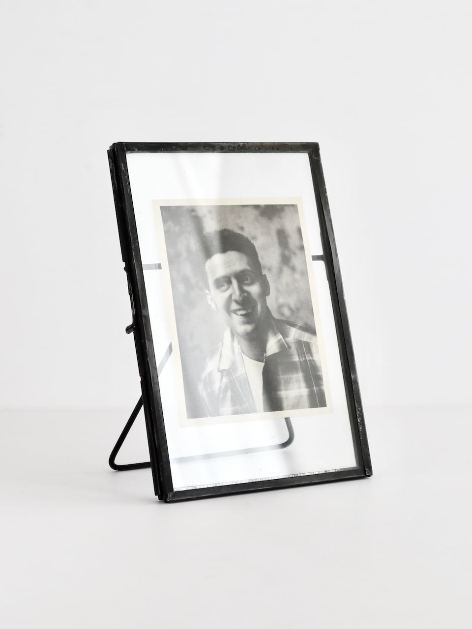 スタンドフォトフレーム S ブラック(15.5cm)|Danta Stand Frame Small – Black – NKUKU