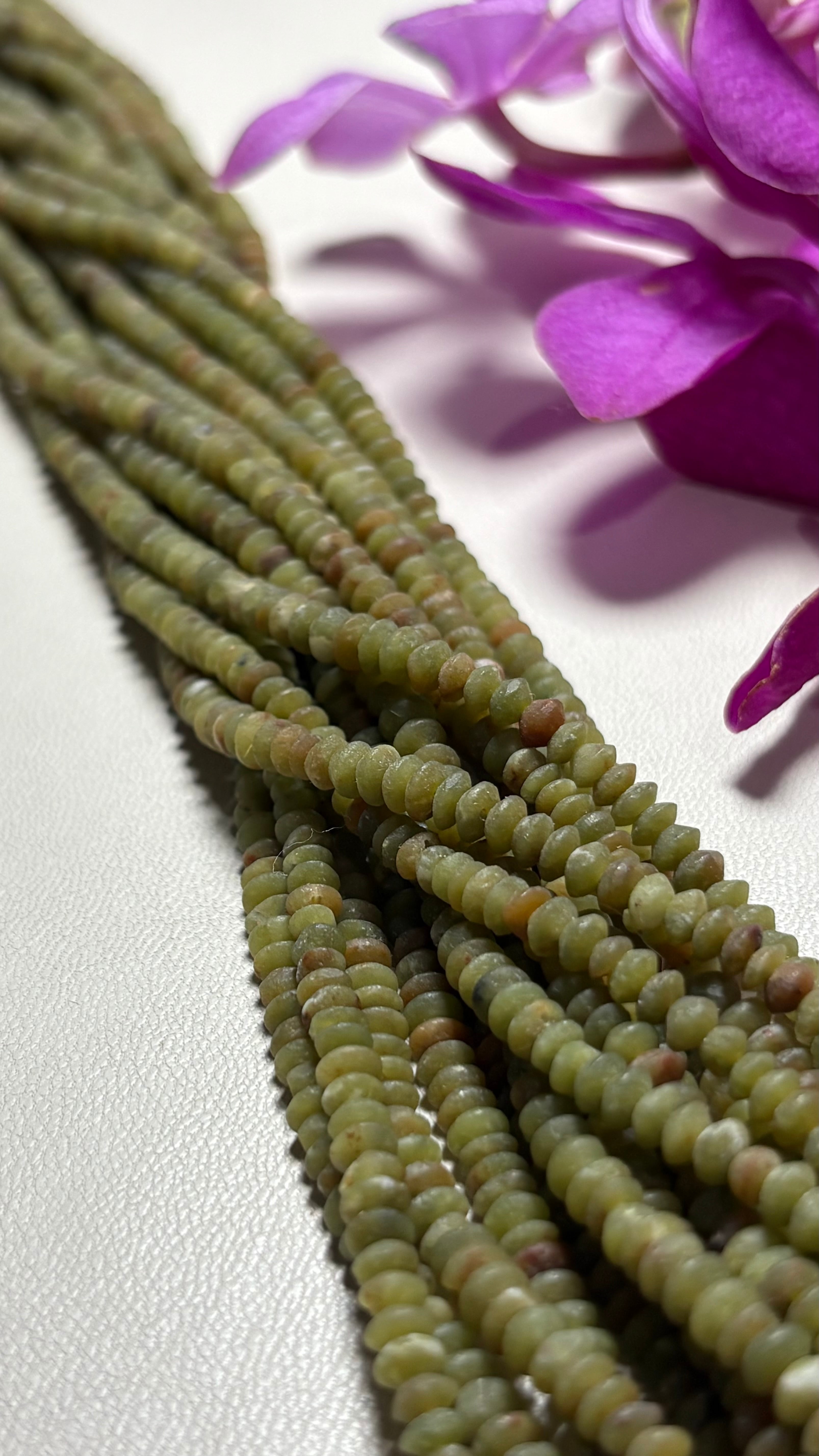 Serpentine Biconical Cut Beads 4mm / サーペンティン 4mm そろばんカット