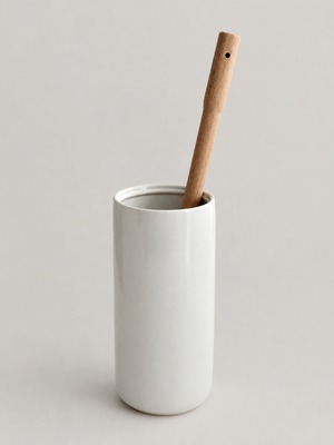 トイレブラシホルダー 磁器製 ウッドブラシ｜Porcelain Brush Holder with Wooden Brush – ZANGRA