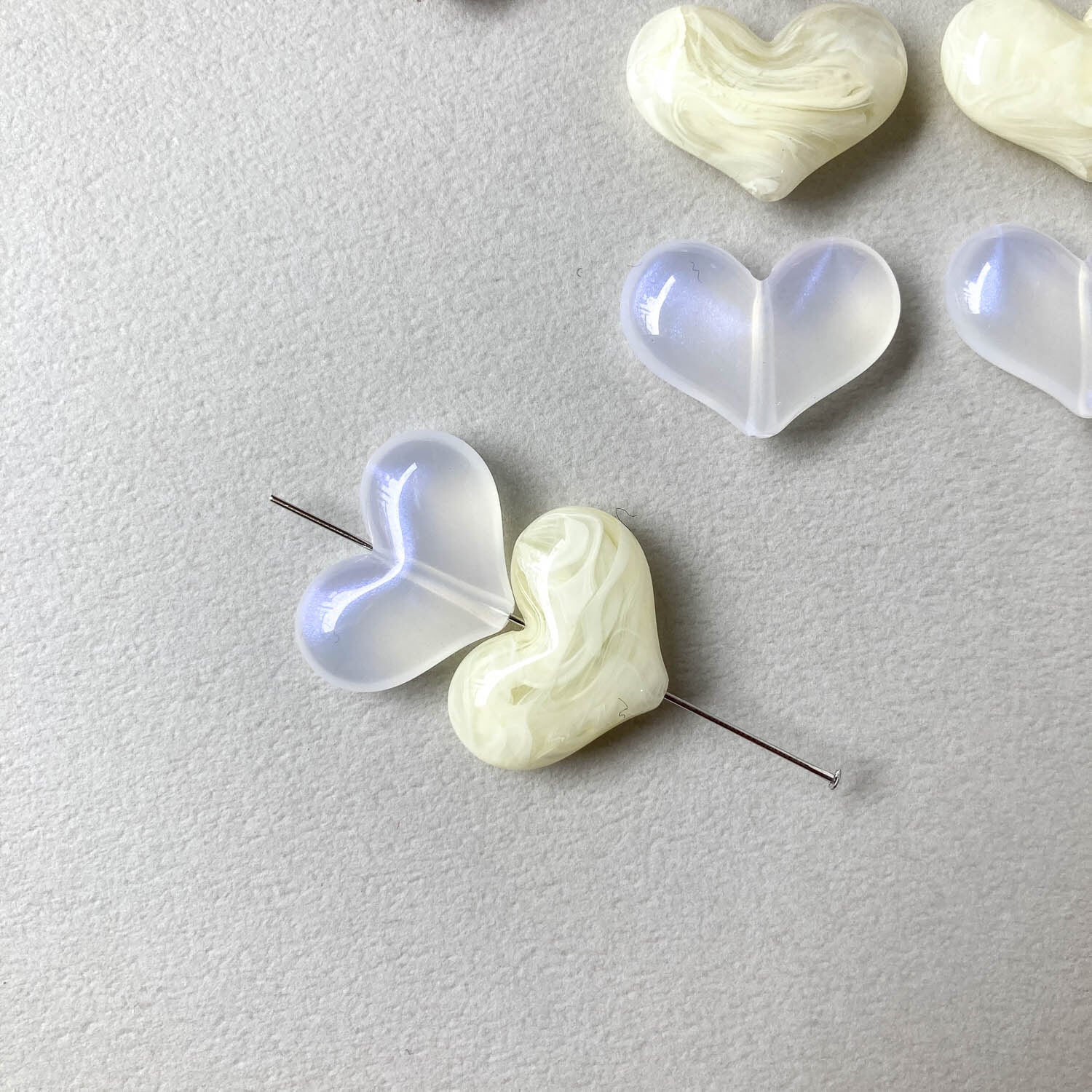 横長ぷっくりハートビーズS（15mm） | Dua-アクセサリーパーツショップ