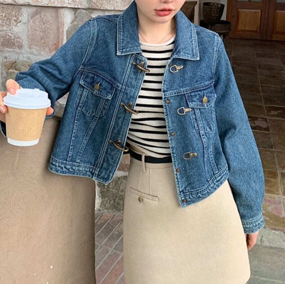 アウター レディース デニムジャケット 長袖 無地 デニム Gジャン 前開き 羽織り 襟付き ショート丈 大人可愛い シンプル カジュアル メンズライク おしゃれ 存在感 こなれ感 抜け感 シック モード系 キュート ガーリー デイリー 通勤 学生 通学 デート お出かけ 女子会 散歩 普段使い 休日 旅行 イベント 春 秋 10代 20代 30代 ママ 韓国系 普段使い 着回し ファッション コーデ モテ トレンド 重ね着コーデ 定番 体型カバー ブルー ライトブルー XS S M L 送料無料