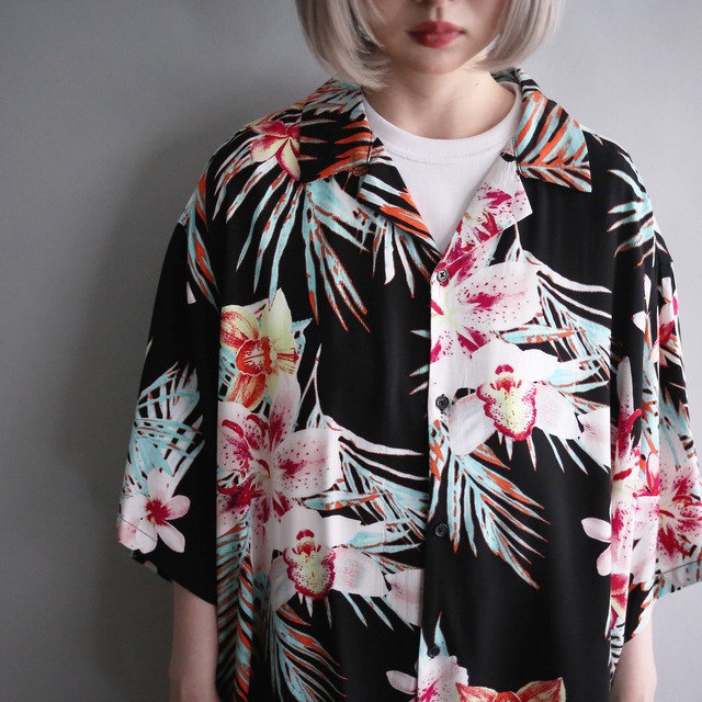 good coloring and over size botanical h/s shirt