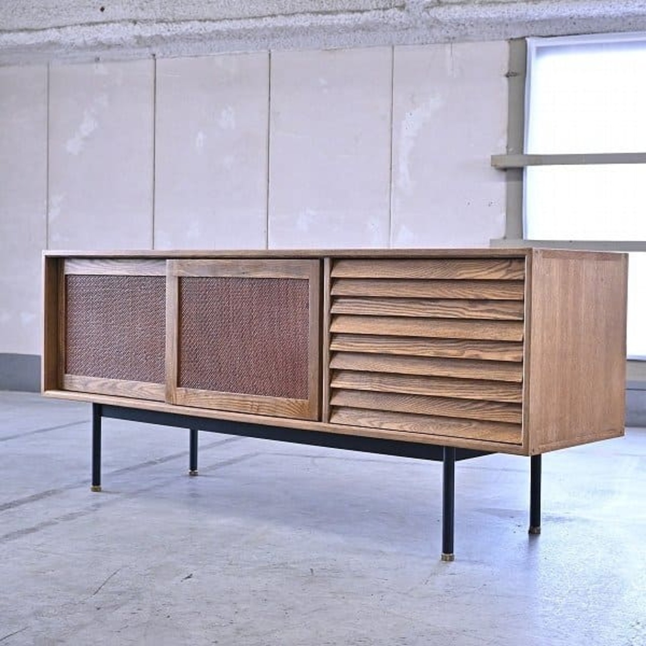 CRASH GATE取扱 NOR/ノル 16万「FIN/フィン」サイドボード タモ材 スチール脚 ラタン 真鍮 テレビボード 収納 クラッシュゲート【中古家具/中古インテリア/USED家具ユーズド家具/リサイクル】