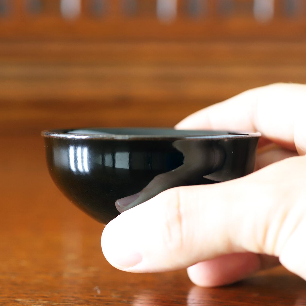 青木清晃 ｜ ぐい吞み 天目「宙」（一点物） ｜ 青木龍山窯・有田 | に