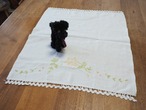 縁編みとイエロー花刺繍のマット(破れあり) 画像9