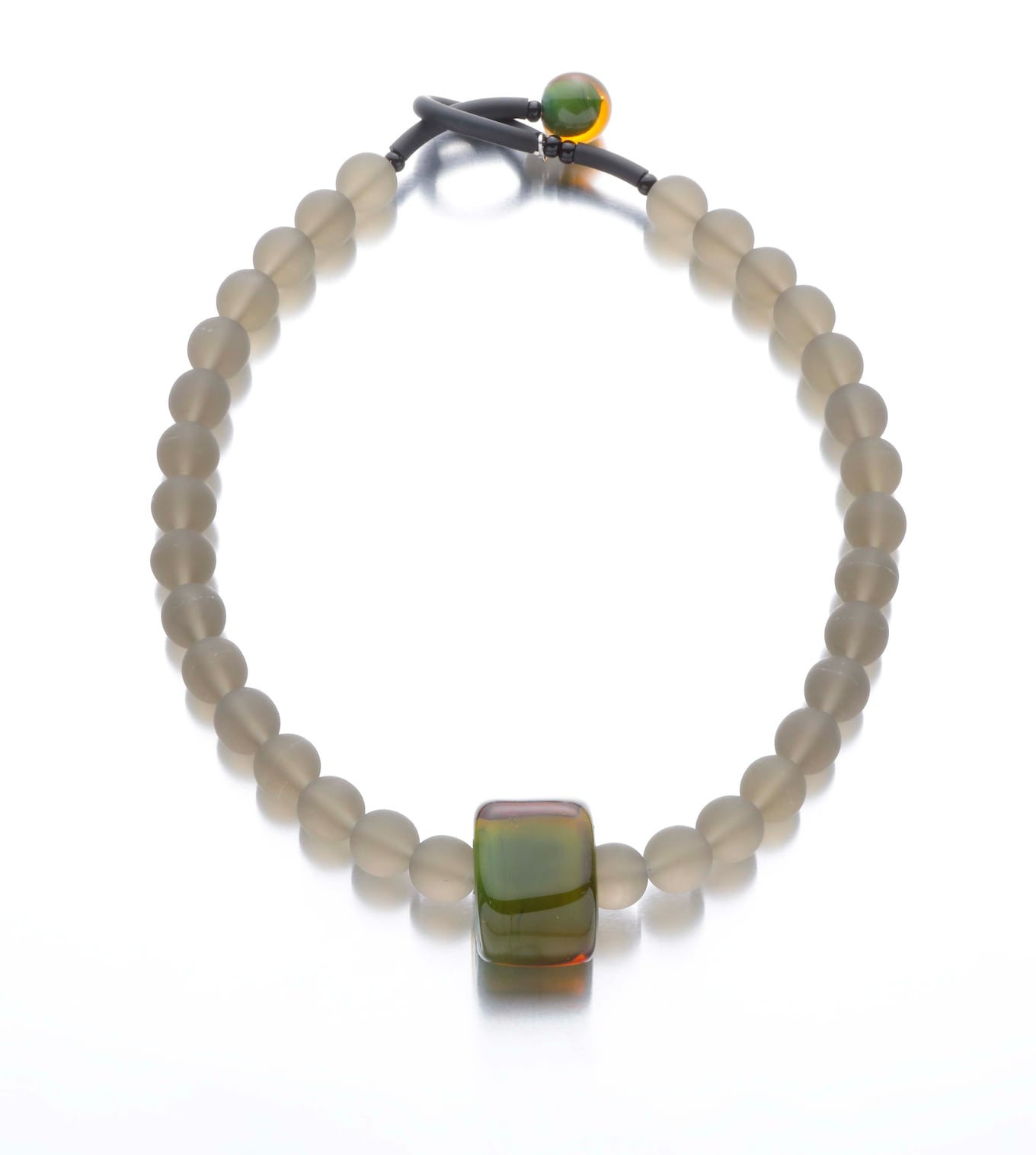 【Vetrosa (ヴェトローザ)】 ネックレス (オリーブグリーン&グレー)