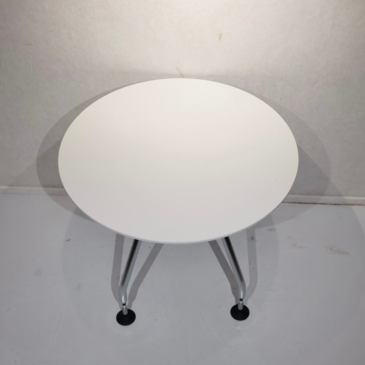 Vitra（ヴィトラ）BELLEVILLE ホワイト 円形ダイニングテーブル 楽天市場】Vitra（ヴィトラ）Belleville Table（ベルヴィル テーブル