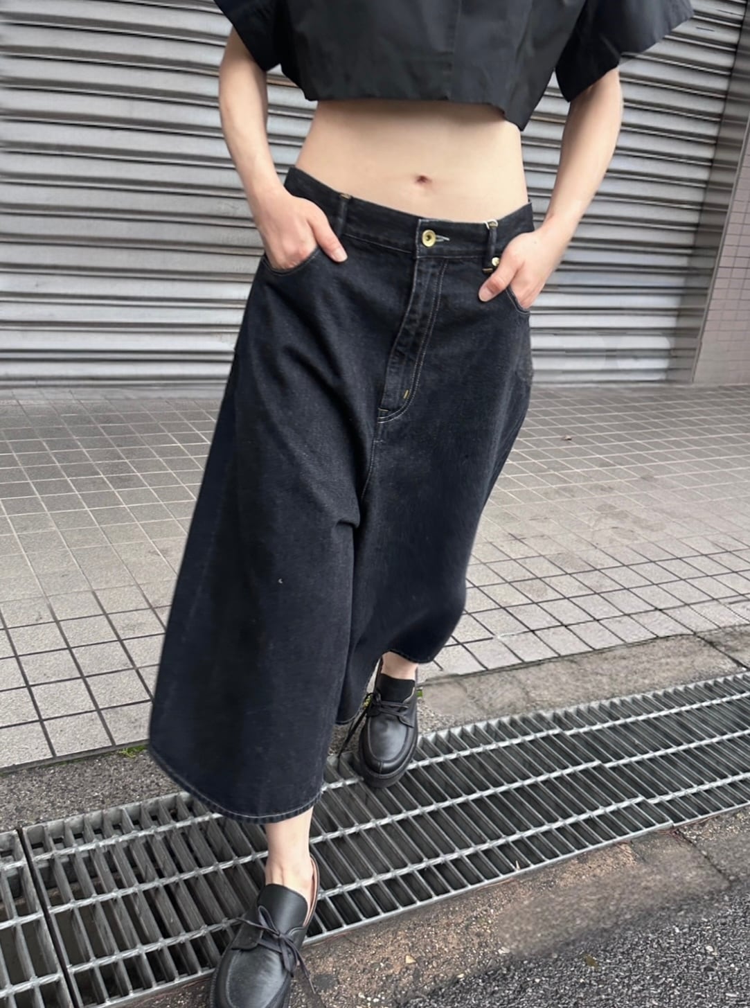 pelleq  [DENIM BACK SQUEEZE SHORTS]