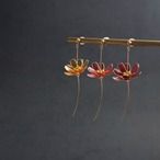 風と踊る秋桜 | Cosmos earrings