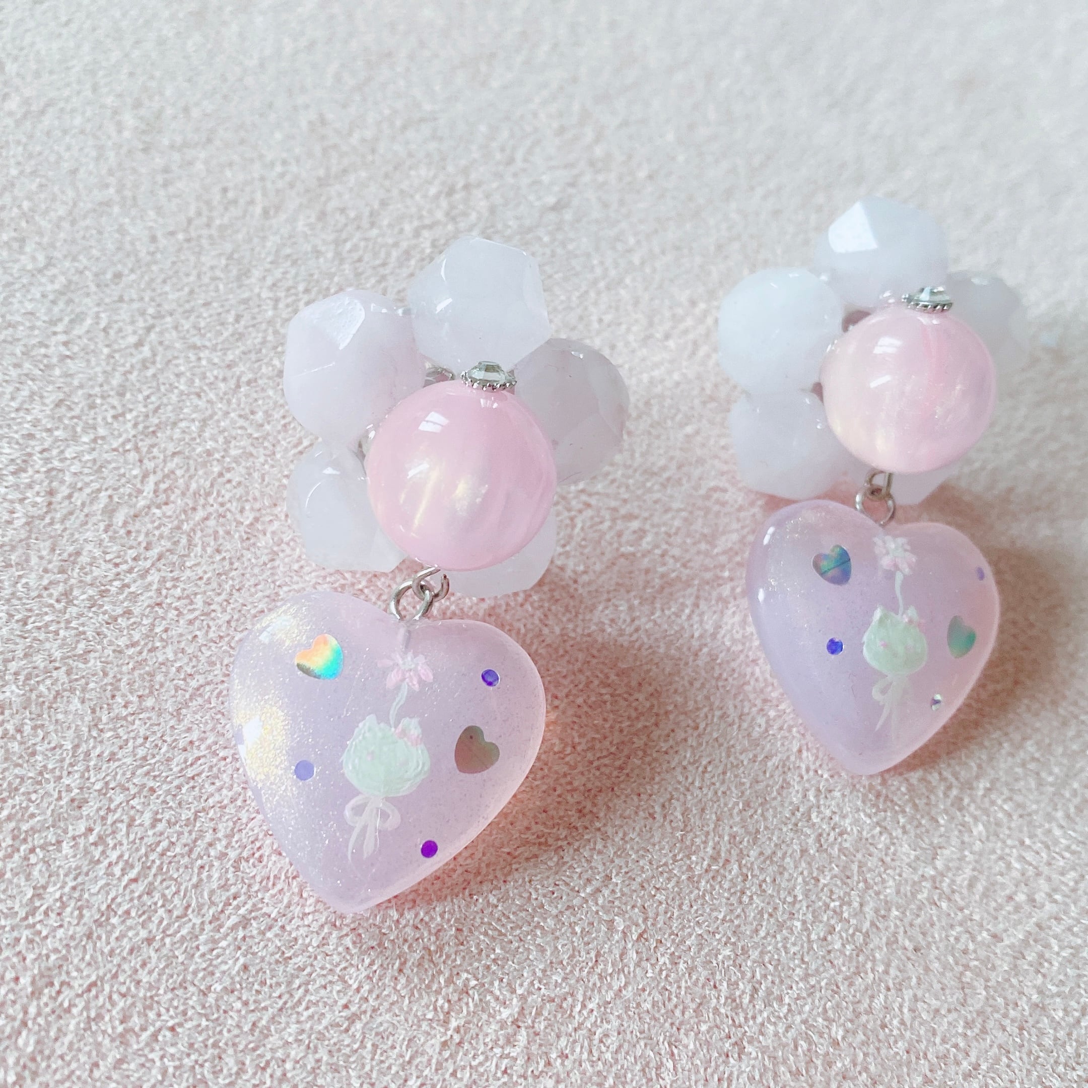 My Little Kittie ꙳ 天然石×handpaint 耳飾り (ホワイト系)