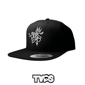 B2W×TAPS「"TAG" Logo Flat BB Cap Black A」