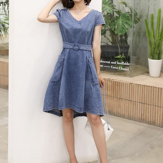 ワンピース レディース デニムワンピース S M L XL 2XL 3XL 大きいサイズ 膝丈 ミドル丈 ウエストマーク ポケット 半袖 Vネック ハイウエスト デニム かわいい 大人可愛い きれいめ シンプル カジュアル おしゃれ お洒落 送料無料 ラフ キュート エレガント 無地 春 夏 秋 10代 20代 30代 40代 学生 通学 デート お出かけ 女子会 休日 着回し 普段使い 重ね着 韓国 韓国系 ファッション コーデ 体型カバー インスタ 青 ブルー