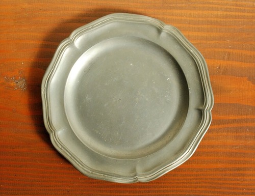 フランス買い付け 古い錫のプレート 18cm 花形リム 豆皿 トレー コースター ピューター ETAIN アンティーク ig2276